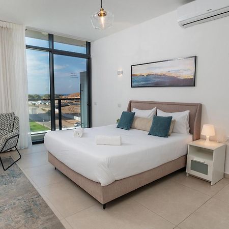 Hi-Yam Seaview Apartments & Suites - יש ממ"ד バト・ヤム エクステリア 写真