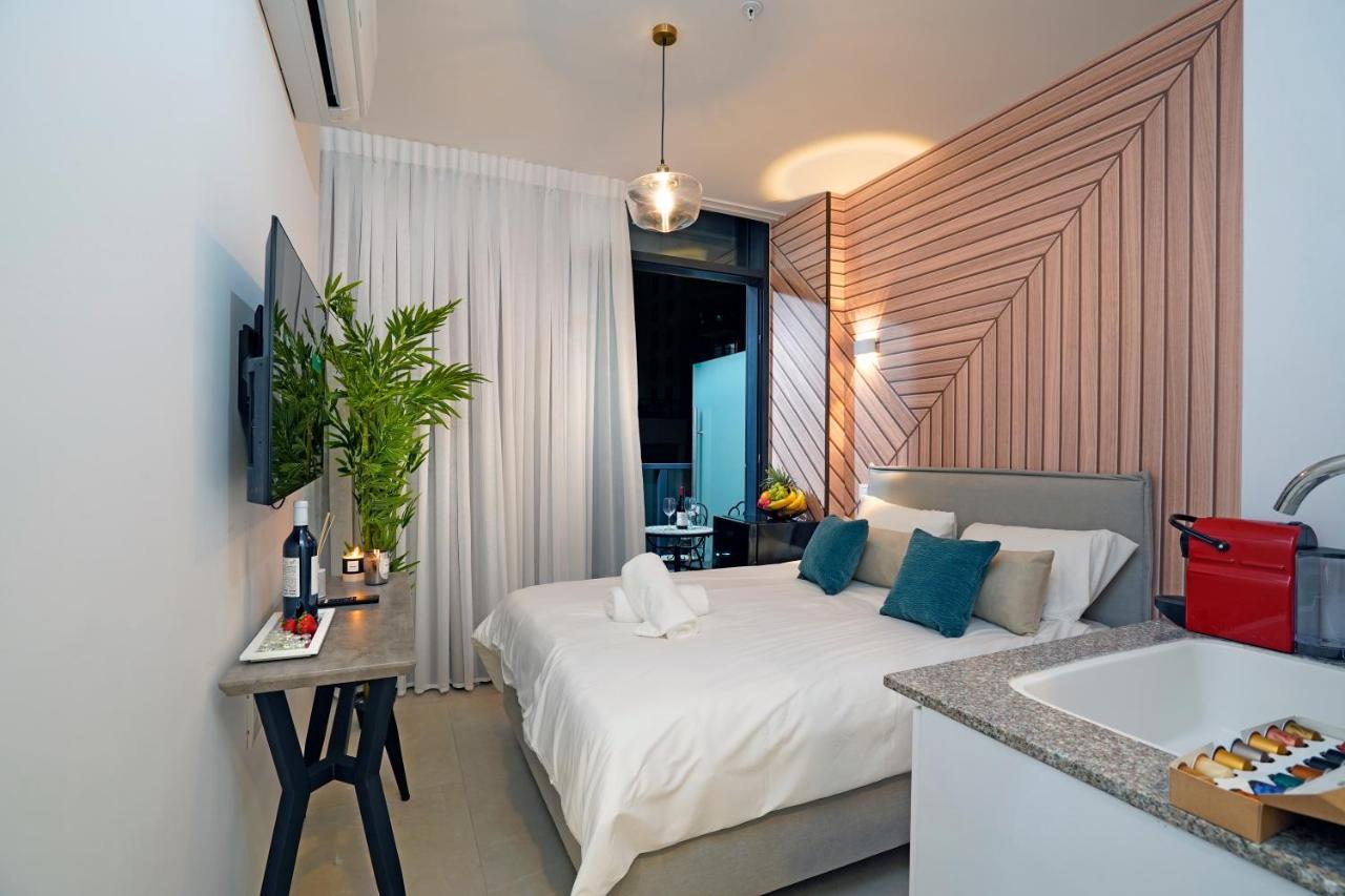 Hi-Yam Seaview Apartments & Suites - יש ממ"ד バト・ヤム エクステリア 写真