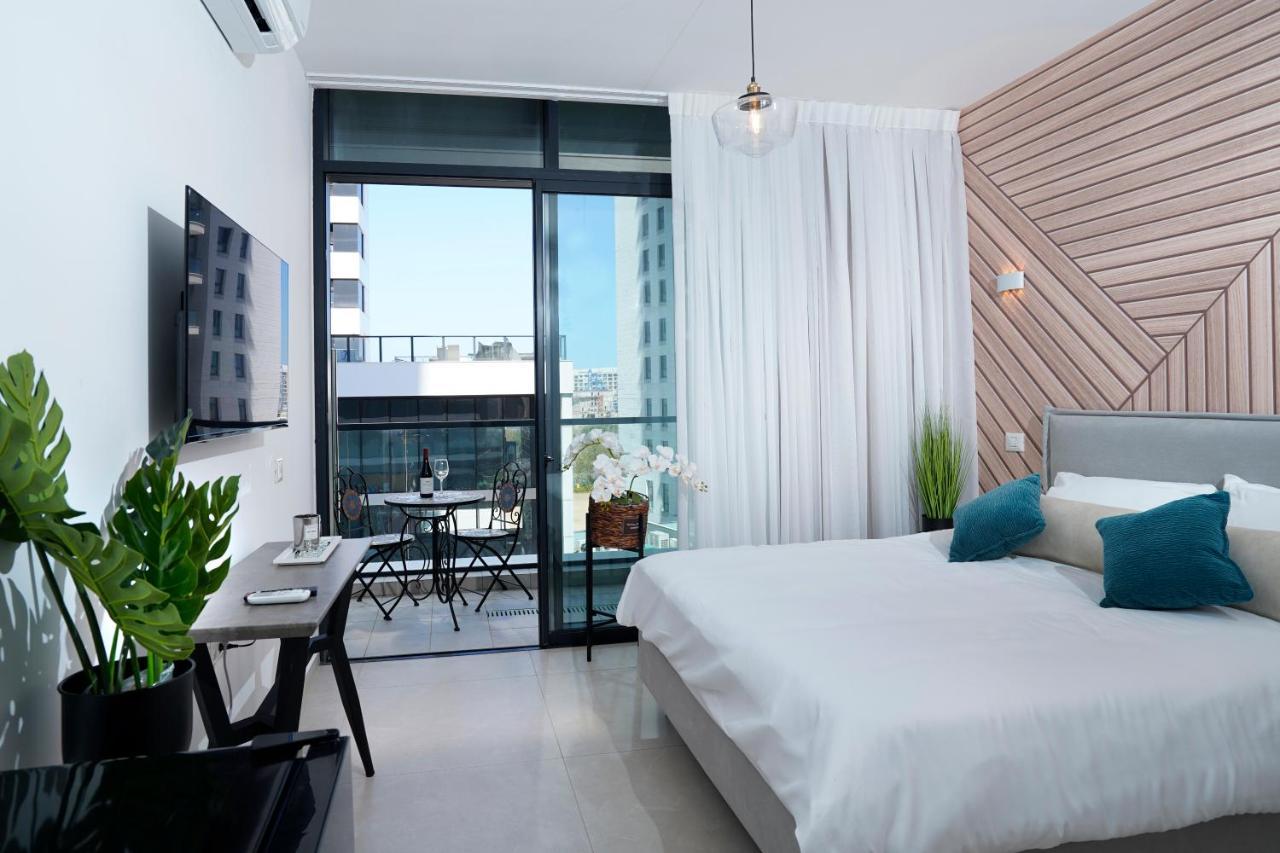 Hi-Yam Seaview Apartments & Suites - יש ממ"ד バト・ヤム エクステリア 写真