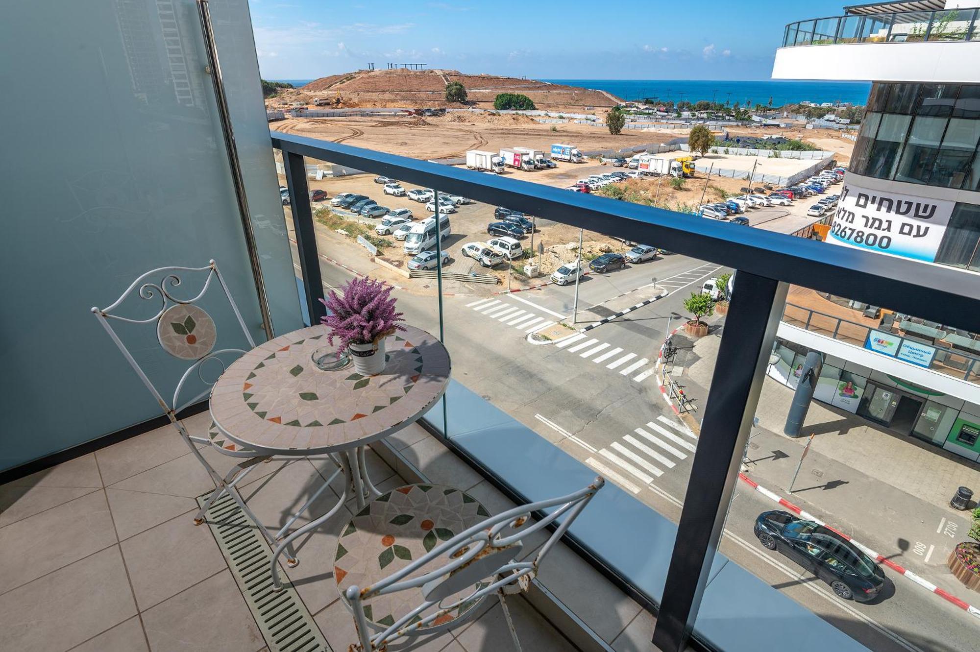 Hi-Yam Seaview Apartments & Suites - יש ממ"ד バト・ヤム エクステリア 写真
