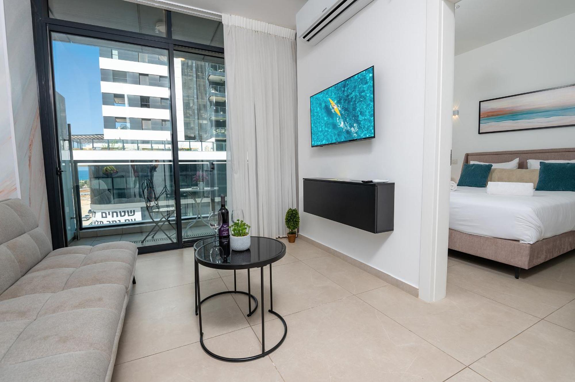 Hi-Yam Seaview Apartments & Suites - יש ממ"ד バト・ヤム エクステリア 写真