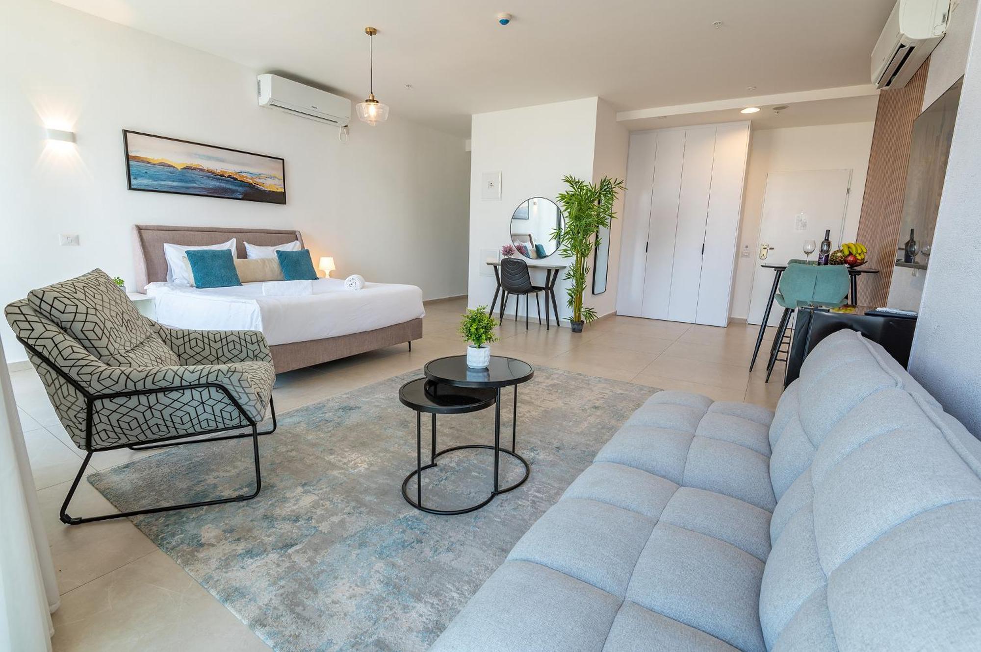 Hi-Yam Seaview Apartments & Suites - יש ממ"ד バト・ヤム エクステリア 写真