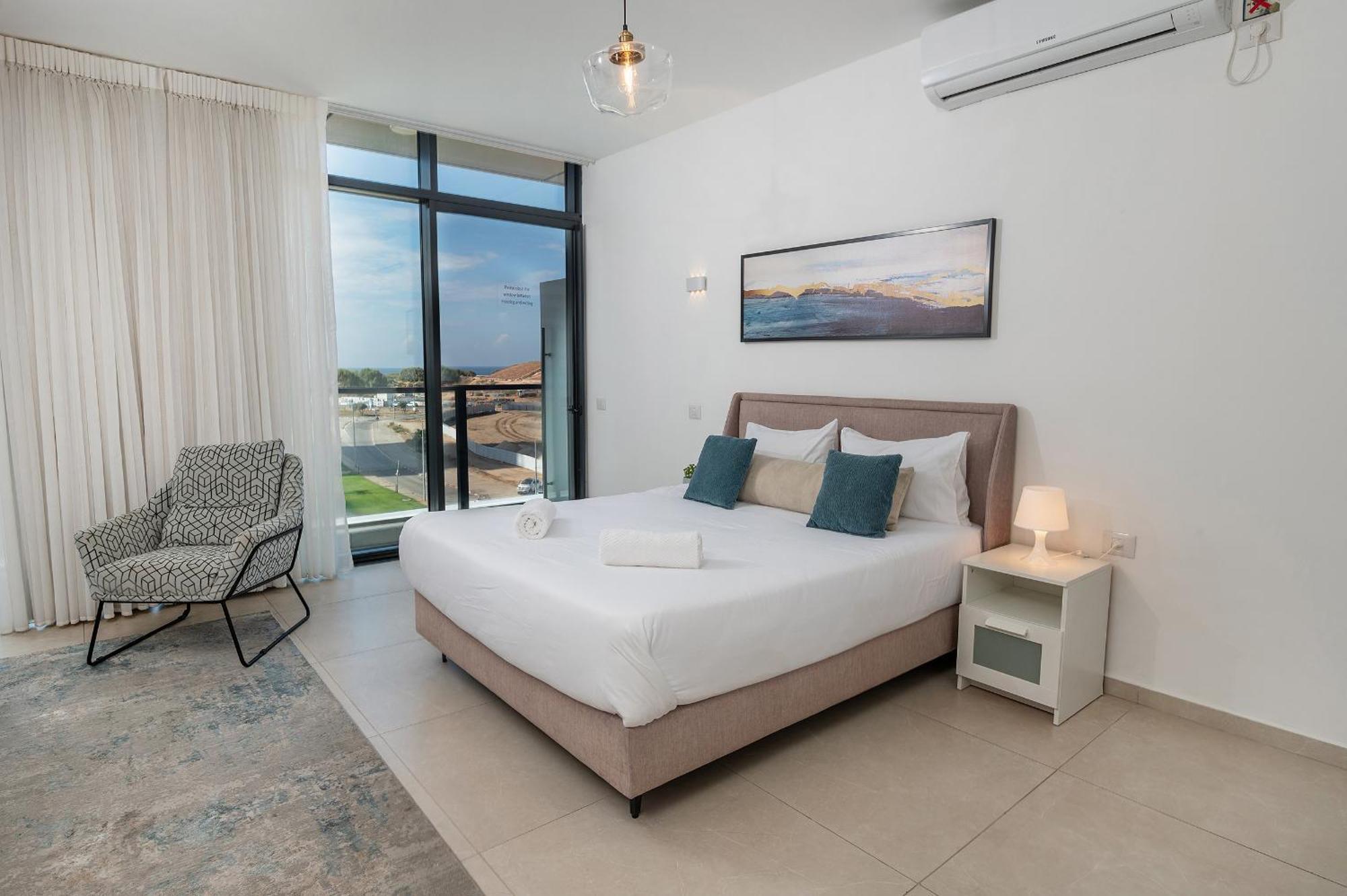 Hi-Yam Seaview Apartments & Suites - יש ממ"ד バト・ヤム エクステリア 写真