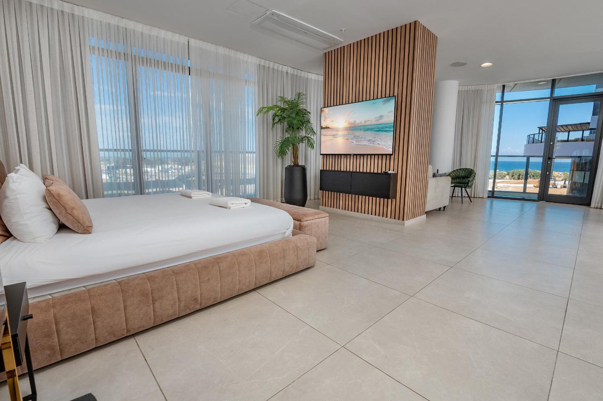 Hi-Yam Seaview Apartments & Suites - יש ממ"ד バト・ヤム エクステリア 写真