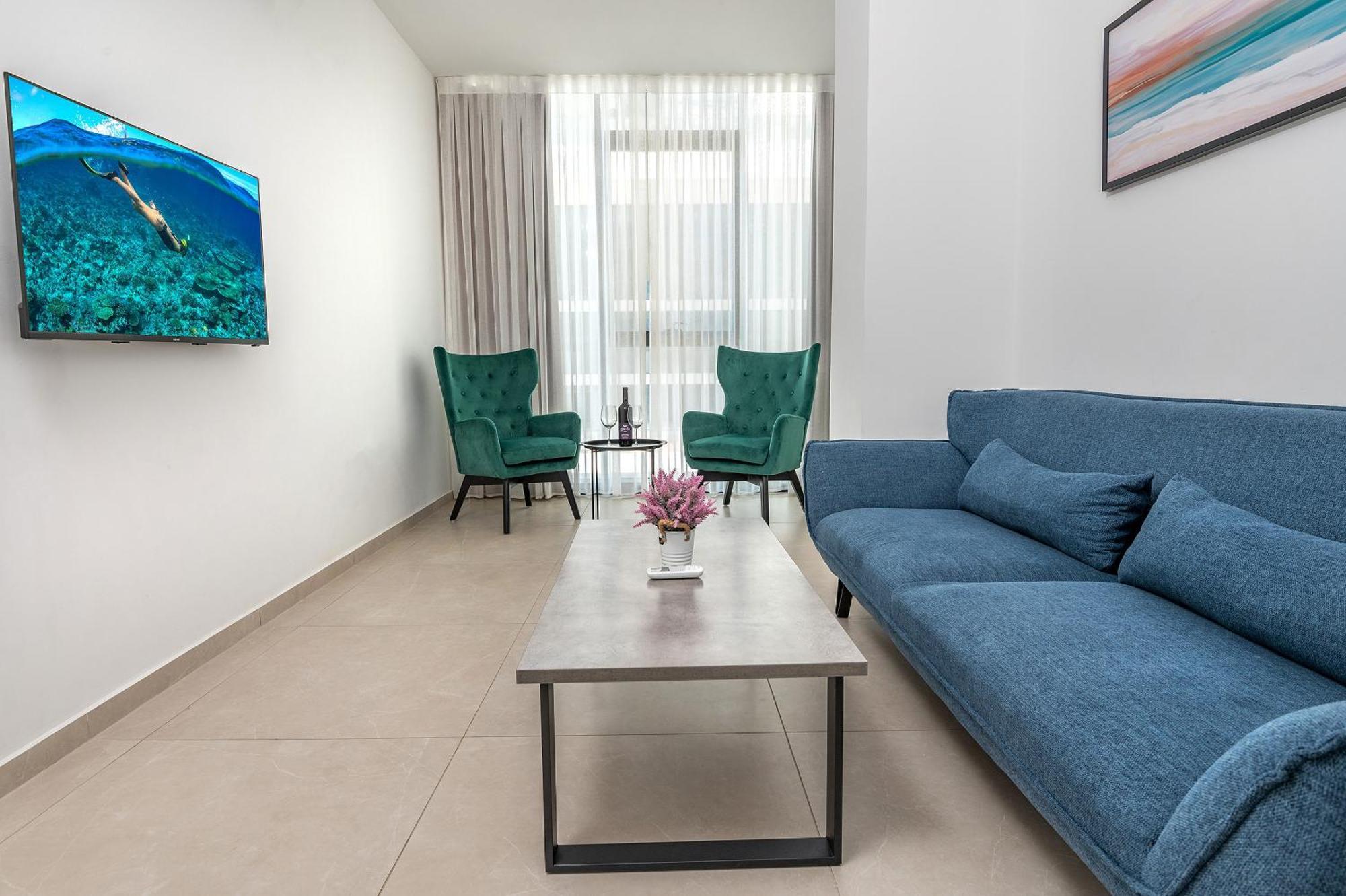 Hi-Yam Seaview Apartments & Suites - יש ממ"ד バト・ヤム エクステリア 写真