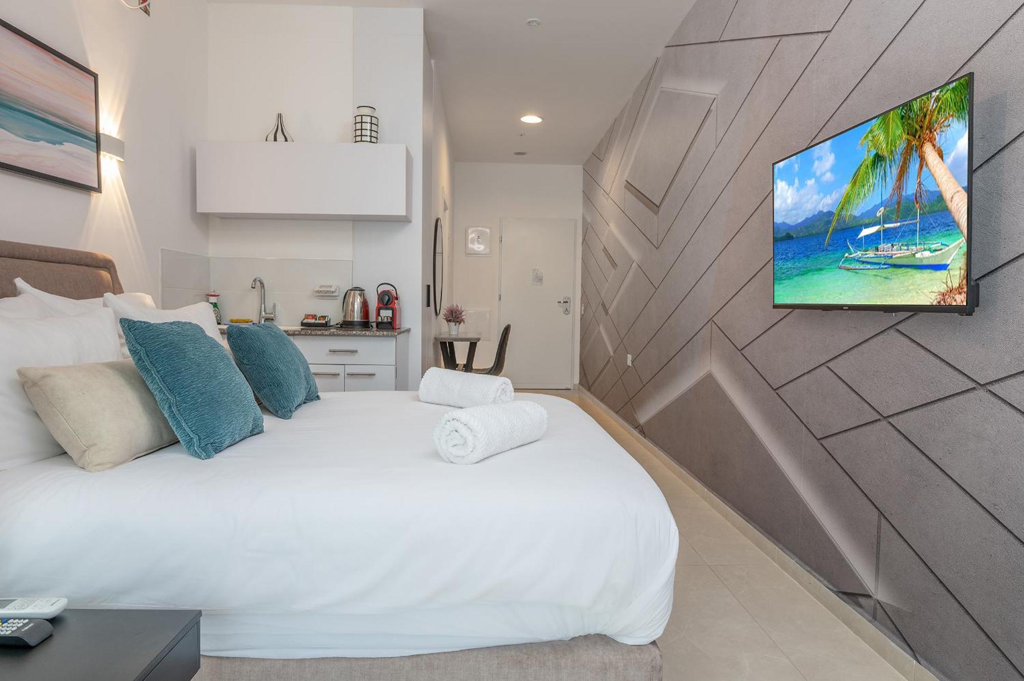 Hi-Yam Seaview Apartments & Suites - יש ממ"ד バト・ヤム エクステリア 写真