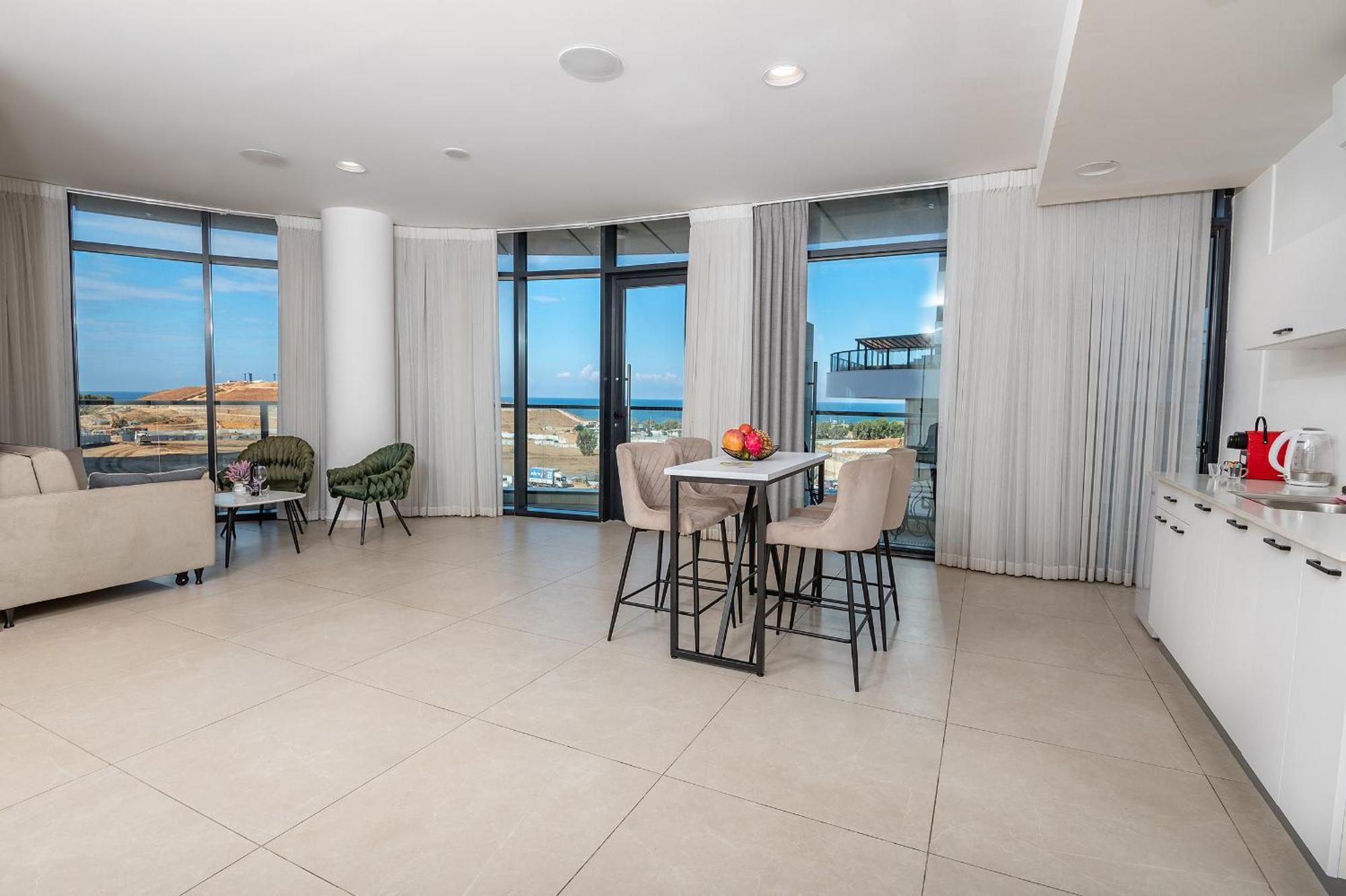 Hi-Yam Seaview Apartments & Suites - יש ממ"ד バト・ヤム 部屋 写真